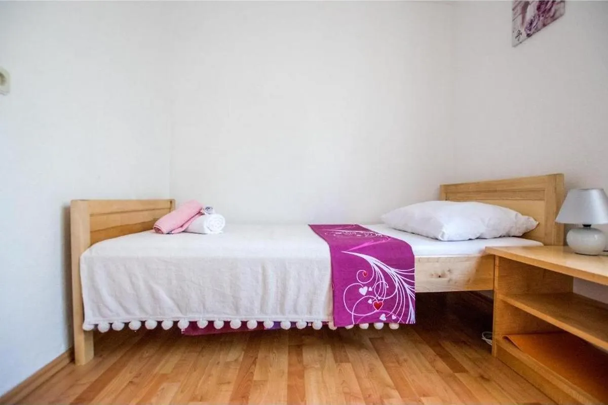 Apartments By The Sea Seline, Paklenica - 21208  Seline